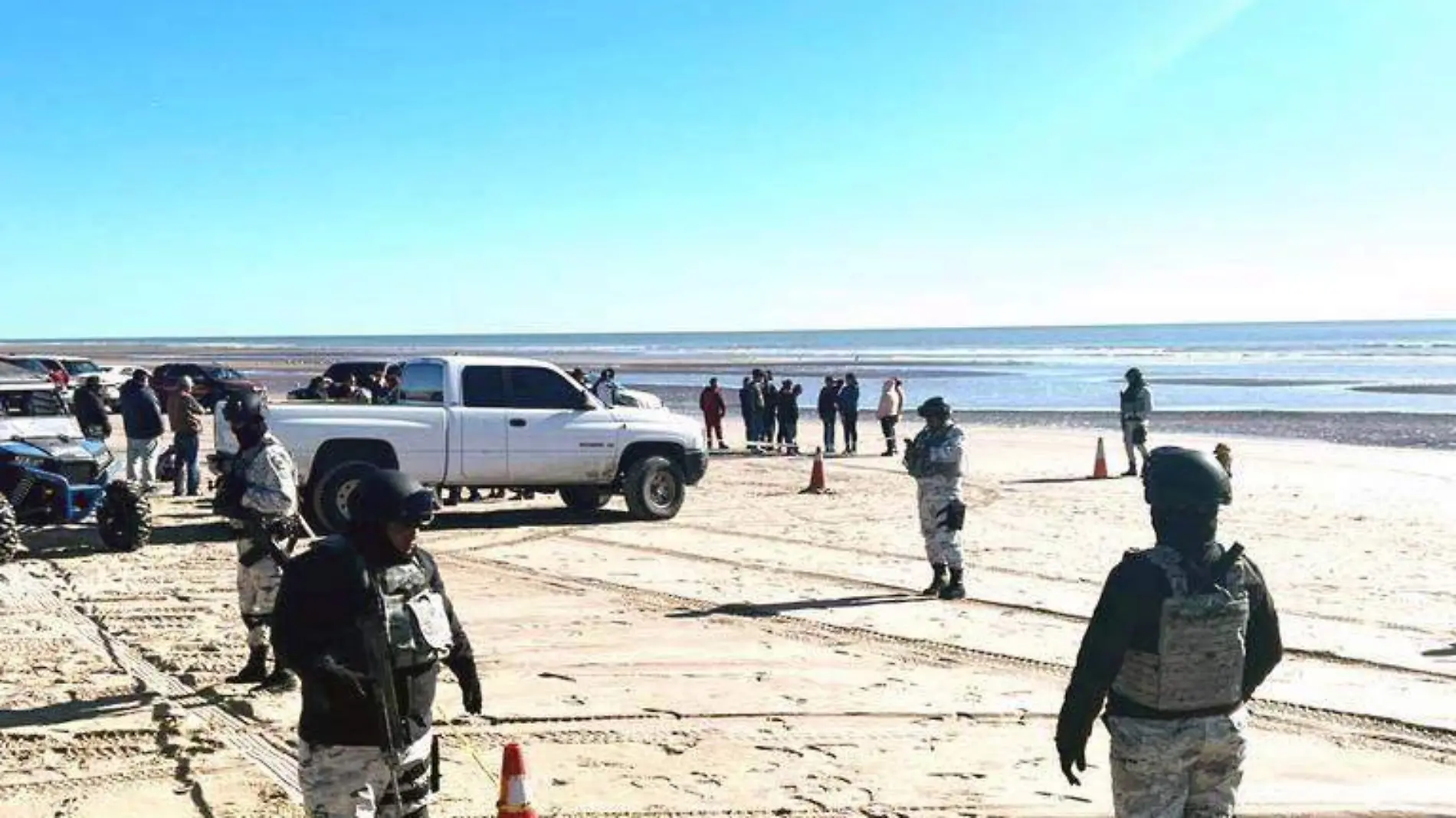 Policía y militares se trasladaron hasta el Golfo de Santa Clara, para dar seguridad a los residentes a causa de que individuos fuertemente armados realizaron detonaciones de arma de fuego durante la